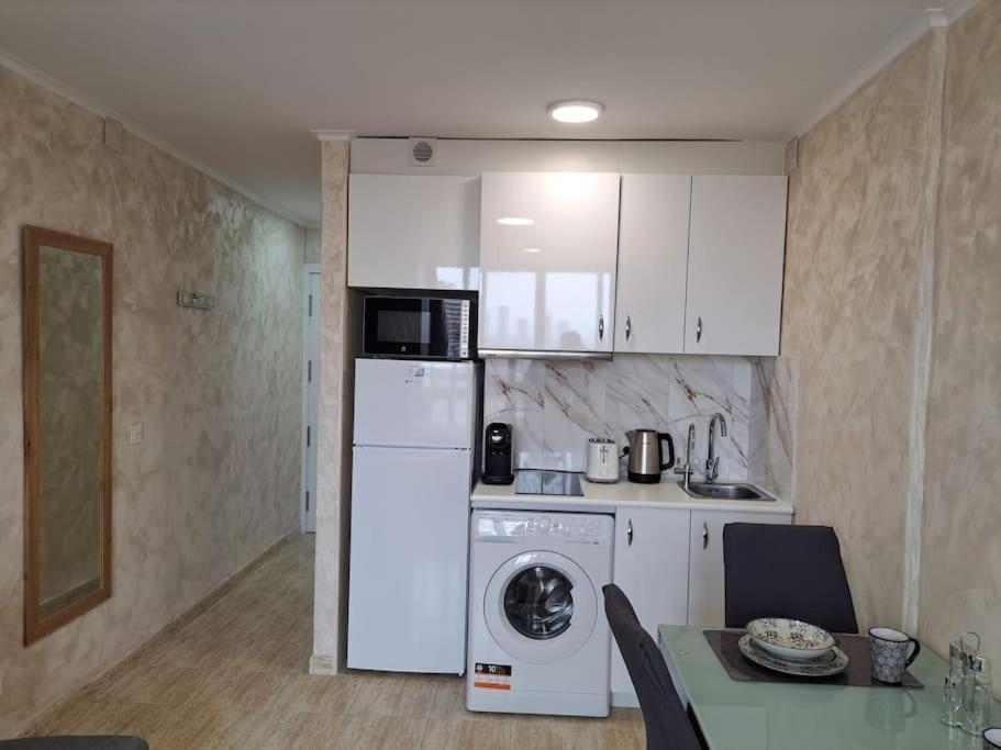 Cozy Studio With Sea View Lejlighed Benidorm Eksteriør billede